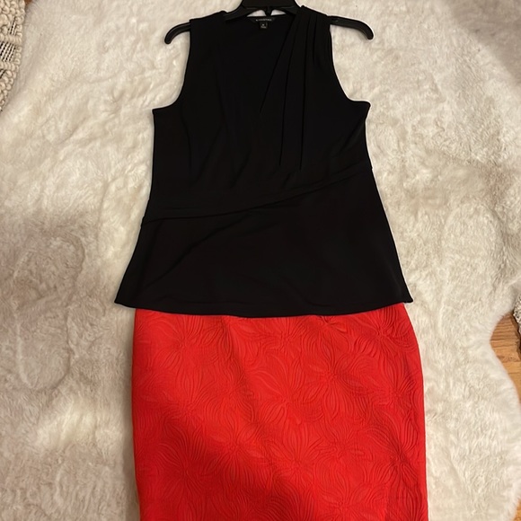 Banana Republic V-neck sleeveless top.  Size medium or 8-10. - Picture 4 of 4